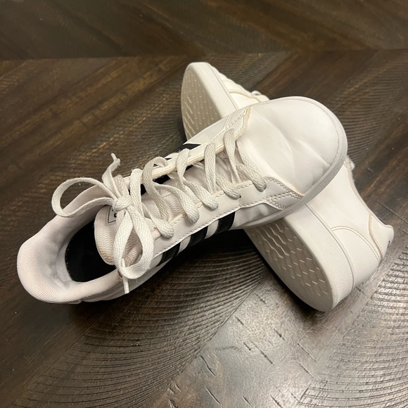 Adidas- USA size 5.5 - Picture 3 of 8